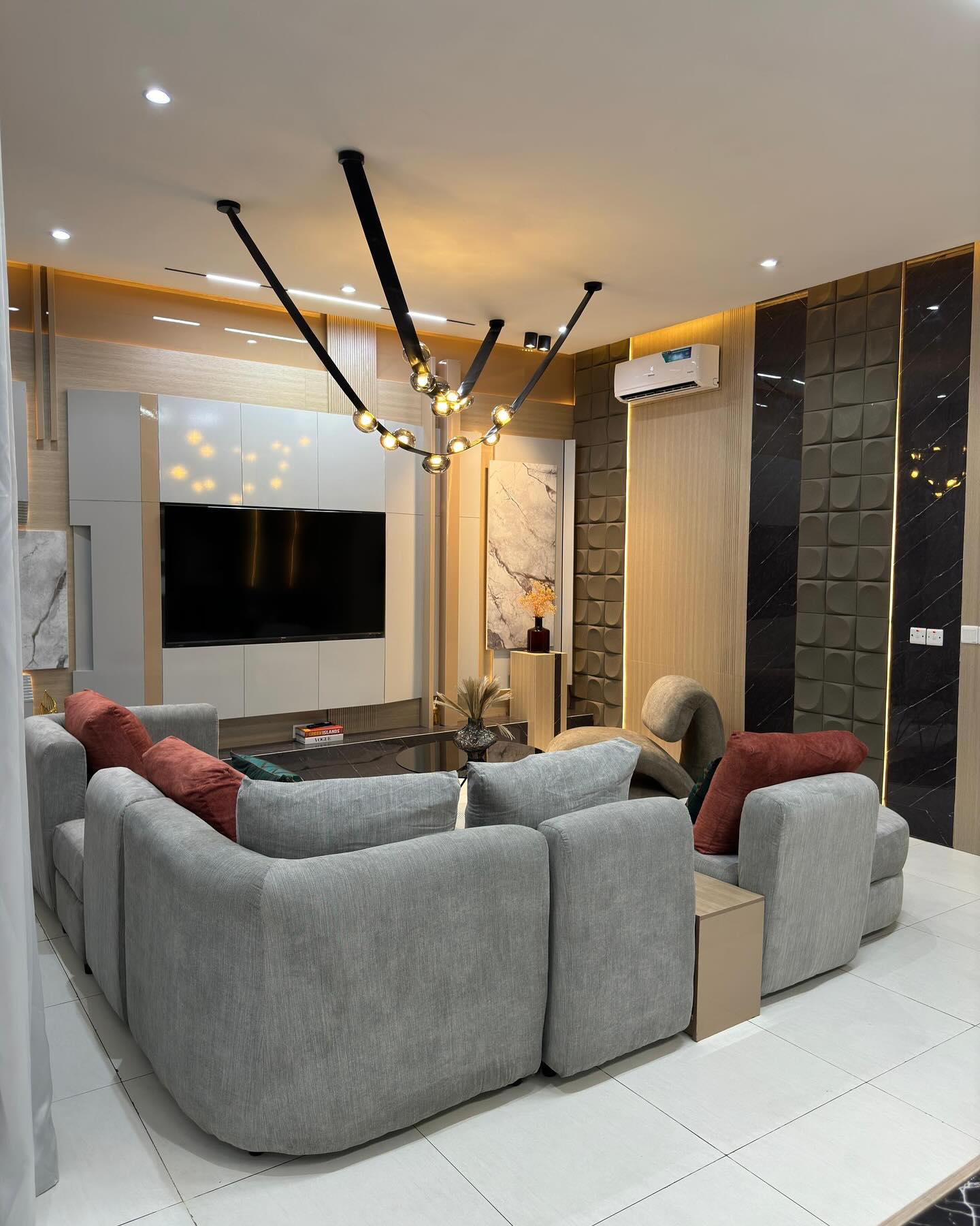 Brand new Luxurious 1 Bedroom Apartment with Breathtaking City Views